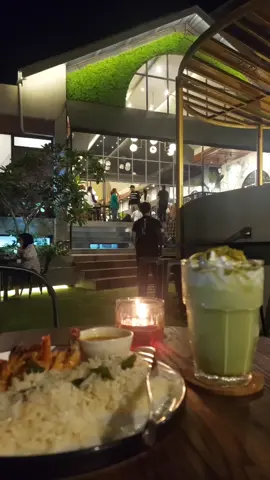 Datangi tempat yang pengen kamu datangin, sendiri pun gak ada masalah..... #malming #verdacoffeeandkitchen #verdacoffeekitchenmks #cafemakassar 