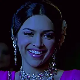 8 seconds of Om&Shanti✨🌸#deepikapadukone#shahrukhkhan#bollywood#omshantiom#srkdeepika#shantipriya#om#omshanti#bolly#deepika#srk#bollywoodfyp#tiktokindia#foryoupage#fypdongggggggg#fypシ#4you#fyp#fy 