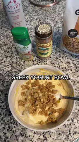 Perfect fall pre-workout snack! Let me know if you try it 😍 #fyp #preworkout #snack 