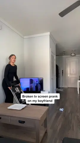 IT’S TOAST😭🤣 #taylorandsoph #couple #boyfriend #Relationship #girlfriend #sweet #funny #prank #brokentvprank 