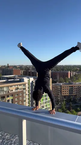 Living life on the edge #fyp #handstand #balance #view #foryou #gymnastics 