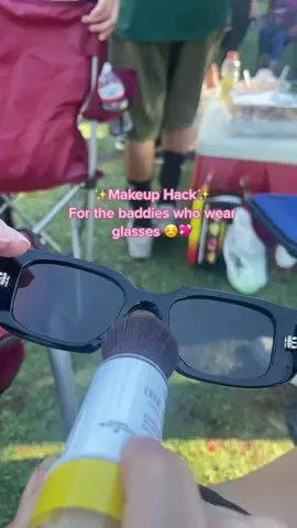 Makeup hack ✨⭐️ #makeuphack #makeuphacks #glasseshack #sunglasshack #supergoop #supergoopsunscreen #prada @Supergoop 