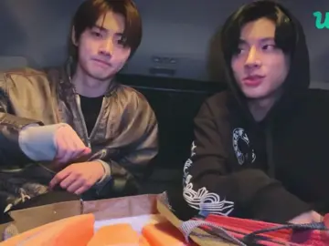 finally they’re doing vlive together!! 🫶🏻💗 #jakehoon #sungjake #vlive #jake #sunghoon 