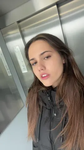 Elevator girl whoooo ;)                                             #viral #fyp #foryou #fakebody⚠️ #trend 