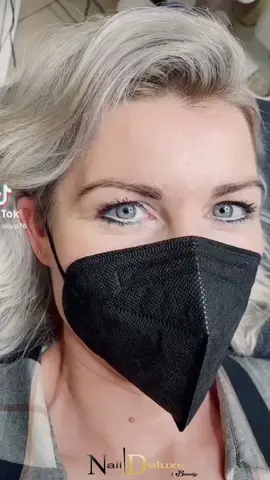 Powder Brows 🙌🏼  Powder Brows sind eine besondere Technik des Permanent Make-up. Die Pigmente werden sanft in die Haut gebracht, dass eine natürlich wirkende Schattierung entsteht, so als hätte man sich die Augenbrauen mit einem Eyebrow-Puder nachgezeichnet. Durch diese „Puder-Technik“ wirken die Augenbrauen dichter und voller und lassen sich von natürlich bis ausdrucksstark pigmentieren. Diese Technik eignet sich besonders für alle, die keine Lust haben sich ihre Augenbrauen jeden Tag neu zu definieren und das gute ist, sie unterscheiden sich kaum von der dekorativen Kosmetik.  Bei Fragen und Interesse wendet euch gerne an uns 🤗 • • • #powderbrows #meppen #permanentmakeup #oldenburg #beauty #papenburg #brows #augenbrauen #eyebrows #pmu #münster #browgoals #browbar #eyebrowsonfleek #browtransformation #markhausen #löningen #pudertechnik #instabeauty #lorup #permanentbrows #molbergen #instagood #friesoythe #puderschattierung #browtint #perfectbrows #melle #browstransformation #reeloftheday 