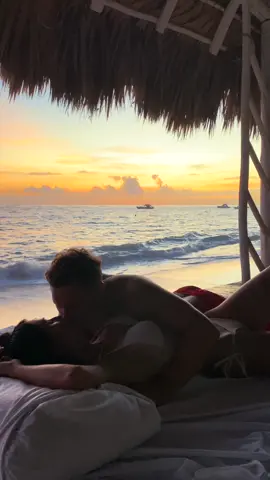 You are the most beautiful, tender and loving person i have ever known❤️ And luckily you are by my side❤️ #ghost #isettlefortheghostofyou #happycouple #romanticscene #sunriseview #oveanvibes #justinbiebersong #cutescene #travelcouple #dominicanrepublic #islandlife 