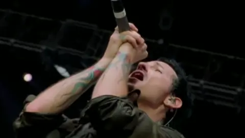 Crawling #linkinpark #chester #mikeshinoda #hd #live #concert #texas
