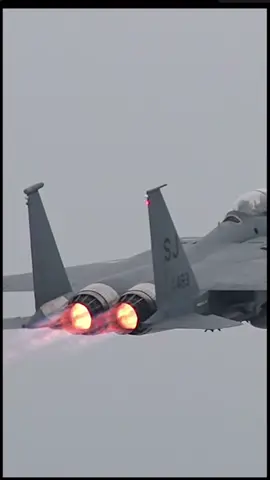 That afterburner🥰 #f15 #aviation #aviationlovers #usaf #military #afterburner #takeoff 