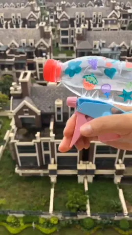 DIY water gun#DIY #foryou #kidstoys #easydiys #funnytoy #forkids😋 #creativhandmade #recycled #diyideas 