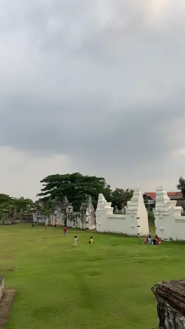 Ala ala negri dongeng versi kerajaan. 🤣🤣 #banten #keratonkaibonserangbanten #bantenpride #explorebanten #fyp #foryou #serangbanten #cilegonbanten #aquadulu 