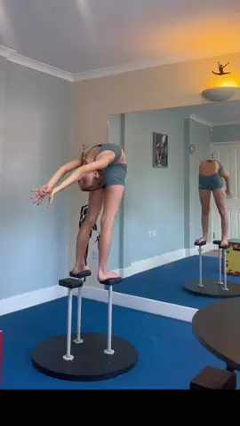 Slow Backbending on the canes 🤩 practising for the show on Saturday with @pixieleknot  🤩 #backbending #backbend #contortion #contortionist #acrobat #acrogymnast #contortiontraining #contortionistgirl #bendy #bendyback #flexible #flexibility #flexiblepeople #flexiones 