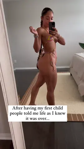 This is the body of a MOM! A mom of three! 😱  Maybe you’re thinking I had to work out EVERYDAY or I had to get on an EXTREME diet! OR maybe you even think I paid for plastic surgery? 🤔  If you thought ANY of those you’d be all WRONG! 🙅‍♀️  Queens… change doesn’t come quickly! It takes time! Your fitness journey should be SUSTAINABLE and DOABLE! I’m telling you all you need is three workouts a week of 30 minutes, and an 80/20 nutrition plan. NO extremes! ❌  I KNOW that you can do this ladies! YOU can feel comfortable in your own skin again, and I want you to!  I’ll help you! I’ll provide everything you need and MORE to get you the body of your dreams! Become a Queen Warrior 👑 and you’ll get access to LIVE workouts, nutrition plans, and mindset coaching! We are changing women’s lives from the inside-OUT!   🚨 What are you waiting for? Click the link in my bio to JOIN NOW! 🚨 #mombod #mombody #fitmom #bodypos 