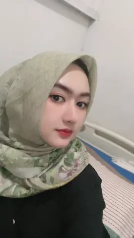 Isii sendiri la caption nya😅