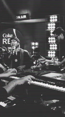 ඒවීදෝ මාගේ කුමාරි 💚#Jayasri #Jayasrilive #jayasrimusic #shila #tiktok #fyp #trending #status #onemillionaudition #srilanka @sarithsurithmusic  