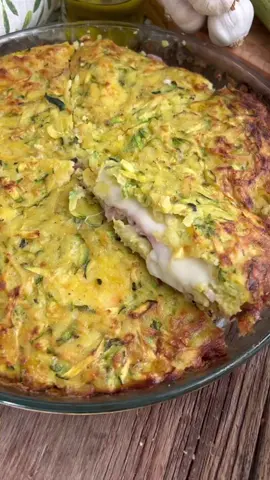 TORTA DI ZUCCHINE 🥒e PATATE 🥔 cotta al forno🥳 potete anche cuocerla in padella!! FILANTISSIMA 🤤 👇👇👇👇👇👇 3 patate medie, non troppo grosse 4 uova 1zucchina media grande 2 cucchiai farina 00 q.b.sale 1 pizzico rosmarino (tritato) e di pepe 2 cucchiai olio extravergine d’oliva (più quello per la cottura) 3 fette prosciutto cotto 50 gprovola (oppure scamorza o mozzarrella). Cuoci in forno a 190, ventilato, per 25-30 m  #giallozafferano #instagood #recipes #igersitalia #Foodie  #cucinaitaliana #estimatoreselettivo #food #Foodie #instafood #italianfood #italianfood #solocosebuone #fooditalia #ig_italy #ricette #pickoftheday #foodstyle #foodlove #foodpic #ricettafacile #ricetteveloci