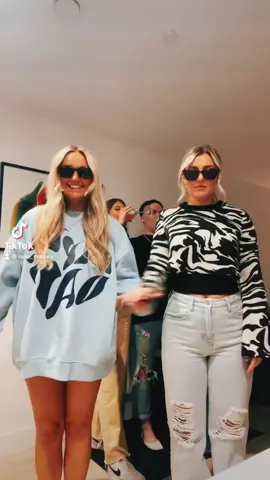 WE LOVE THIS SONG😭 #fyp #bestfriend #dance #duo #lizzodance 