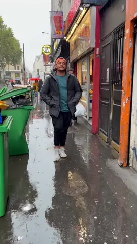 Manger des fruits avant mon spectacle ce dimanche lien dans la bio ! 🥝🍇🍑🥑