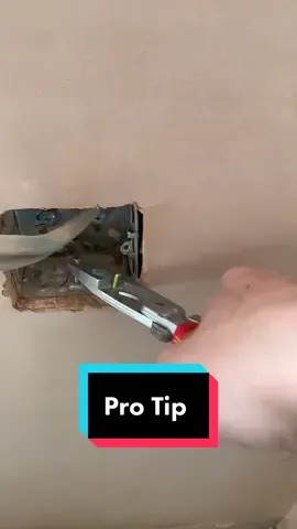 Pro tip for electricians to get rid of that bottom lug #electrician #electriciansoftiktok #sparky #sparkylife #fyp #fy #toptips #protip 