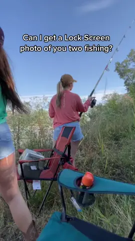 Fishing with @Oakley #girlsthatfish #fishingtiktoks #hukfishing #channelcatfish #pausegamestrong #lockscreenwallpaper #pausegameisfire #countrygirl 