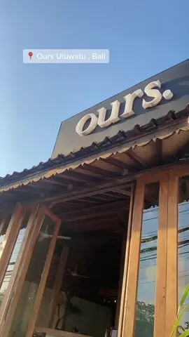 I recommend getting the creamy fettuccine! My favourite dinner spot in Uluwatu #bali #balitravel #uluwatubali #uluwatu  