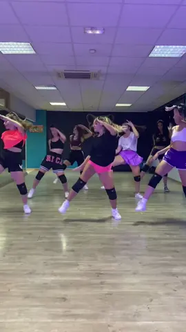 Woop woop 🙌🏾 trying this cl#crazyinlovechallenge DC by @Nat with my students 🐆♥️ #panthersdancestudio Join us if you’re in Nicosia, Cy 🇨🇾 and are looking for a dance studio that matches your vibe🐆♥️🔥🔥 #dancecyprus #cydance #dancestudiocyprus #dancestudiovivid #cyprus #nicosiacyprus #dancercyprus #dancechallege #fypdance