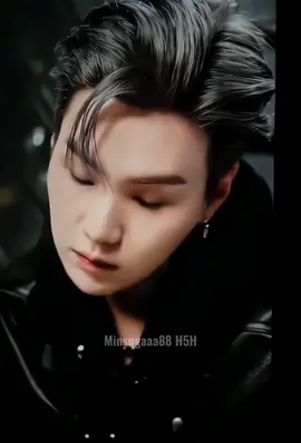 Gak kuat tatapan nya😭#suga 