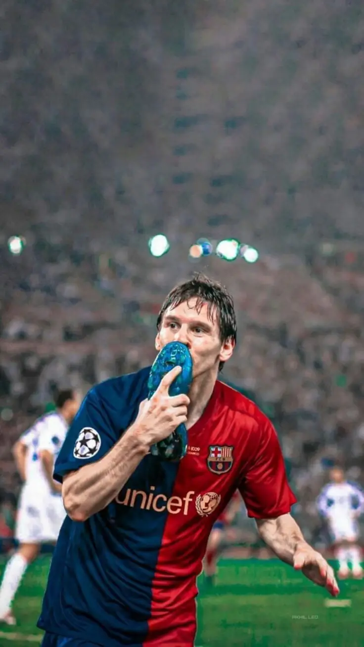 #صور #ميسي #برشلونة_عشق_فيسكا_برسا #فيسكا_برسا_دائماً_وابداً🔵🔴 يا لاعب تردون؟