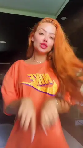 O cabelo combinando com a blusa 🧡🥵🤏🏻