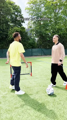 @neymarjr and @antourny can't stay serious 😂🇧🇷 #Neymar #Antony #PUMAFootball