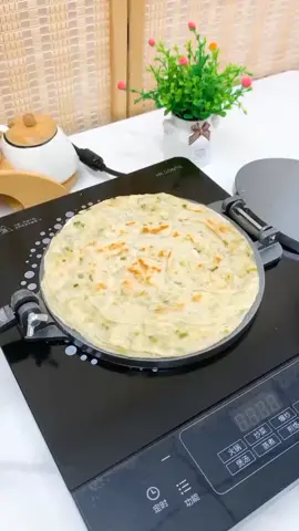 Cake press. #pancakes  #pancakehack #pancake #KitchenHacks 