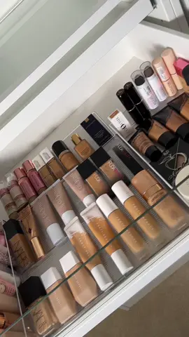 Foundations organised ☑️ I’m obsessed with this drawer 😍 #foryou #foryoumakeupartist #makeupdrawerorganization #makeupdrawerorganizer #beautyroomtransformation #foundationcollection #beauty #makeup #makeupcollections 