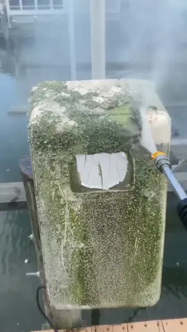 Rate the pressure washing skills 🤩✨ (IG/mdroofclean) #pressurewashing #viral #satisfying 