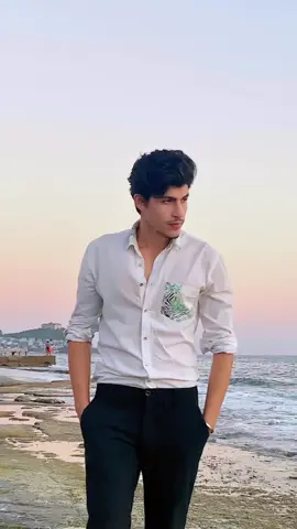 Attitude 😎😎 . #afghanistn #afghan #afghantiktok #afghanmode #makeup #fashion #tiktok #songs #model #beach #amazing #attitude #boy #black #broken #photography 