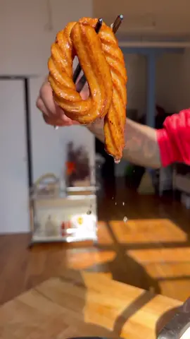yes, apple cinnamon churros do exist. so you should take my advice and make them immediately! recipe on my IG #churrosrecipe #churros #apple #cinnamon #heavenly #fyp #foryoupage #apartmentmiso