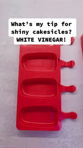Use this easy step for shiny cakesicles! Don’t worry, it evaporates and won’t leave any taste or smell 😎 #caketips #asmr #vinegar #cakesicles