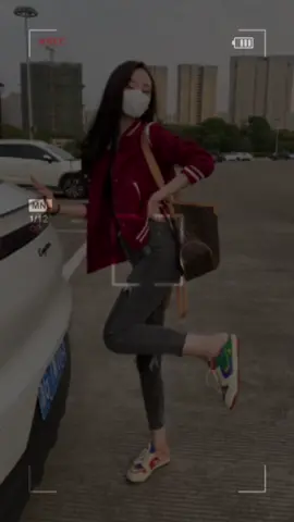 Giữa thành phố xa hoa nơi bình yên nhất vẫn là khi có Tiền..😊😊#q#quanaoquangchau