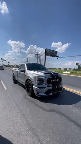 Mi compa y yo bien amanecidos😵‍💫😆😅 #lostoys #hurtadotoys #jaimicotoys #shelby #rgv #956 #valley #mcallentx #losdorados #laloca 