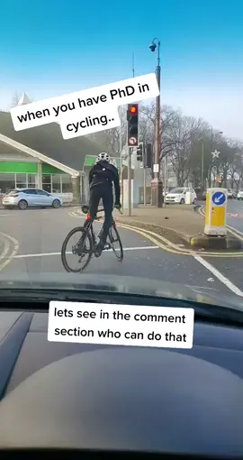What’s your technique at a red light? @el_nello #fyp #foryou #bike #cycling #skills #wow #funny #deadpool #fifa23 #pfw 