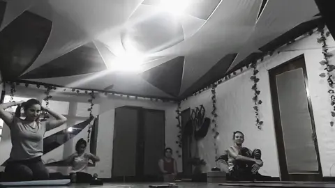 Ladies night en #va_yoga🧘‍♀️💞💫 #chicatiktok #costarica🇨🇷 #goodvibes #yogalife #yogainspiration #sanantoniodebelenheredia #herediacostarica🇨🇷 #peace 