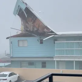 Hurricane Ian’s strong winds ripped through Daytona Beach, Florida on Thursday tearing this motel’s roof off. The national Weather Service clocked winds up to 70 mph in this area. #news #newsweek #HurricaneIan 