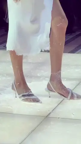 belissima #bellahadid #FashionTikTok #bellahadidedit #SuperModel #catwalk #foryoupage #fypシ #fashion #desfile 