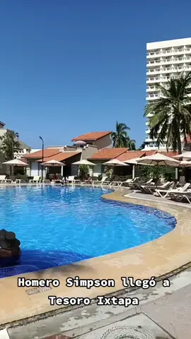 Homero Simpson llegó a Tesoro Ixtapa para tomarse unas relajadas y divertidas vacaciones #Tesoroixtapa #vacaciones #playa #homerosimpson 