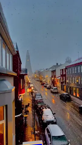 📍Reykjavik, Iceland 🇮🇸 you can see Hallgrimskrikja in the background ❄️ #reykjavik #iceland #traveltiktok #travelhayley #hallgrimskirkja #traveliceland 