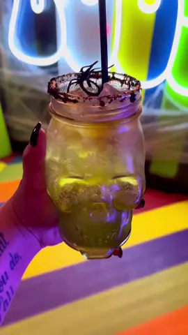 What better way to celebrate Halloween then with spooky drinks! You need Wonder Bar DTX 🍹✨🎃👻 #halloween #dallastx #thingstodoindallas #dfwtx 