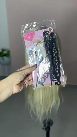 JÁ PENSOU QUE ESSE KIT ERA INÚTIL? 😂  Confesso que eu nunca dei moral para tudo que vem nele, apenas as agulhas eram funcionais pra mim, profissionalmente falando.   Maaaaaaas, decidi testar todas as peças para saber se conseguiria montar um penteado que qualquer um pudesse fazer e: TCHÃRÃÃ ❤️ SE FOI FUNCIONAL PARA VOCÊ, SALVA  . . #hair #hairstyle #braids #penteado #penteados #penteadosindaiatuba #penteadossimples #penteadosfaceis #peinados #tranças #indaiatuba #campinas #itu #salto #penteadosmadrinhas #madrinha #tutorialpenteado #tutorialhair #noiva #noivas #penteadodenoiva #bride #viral #reels #tutorialvideo #davinesbrasil #davines #dica #dicadebeleza #dicadecabelo