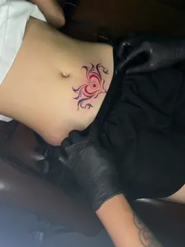 Lại có mấy ông hỏi lúc xăm tay để ở đâu #xamhinh #xambienhoa #tattootiktok #tattoogirl