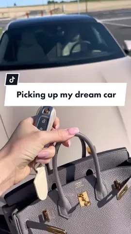 Dream car reveal. Say hi to my new beige metallic Porsche 👋🏼 @porsche #porschetaycan #porsche #dreamcar #beigecar #carreveal #luxurycars #luxurylifestyle #newcar #carshopping #birkinbag #birkin25 #dreambag #luxurybag #beigeaesthetic #birkintogo 