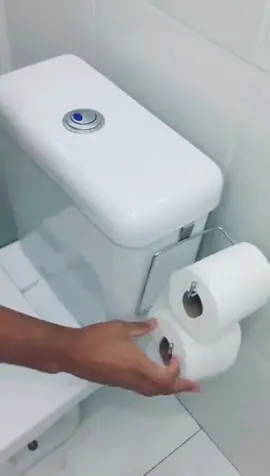 Porta papel higiênico aramado duplo para caixa acoplada. Link na Bio ✌️ 💢 Achados Shopee 💢  #papelhigienico #portapapelhigienico #shopee #achadinhosdashopee #comprasonline #comprinhasshopee #caixaacoplada #banheiro 