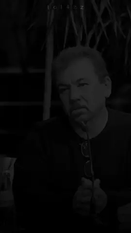 درەنگ یان زوو دەگەیتە ڕۆژێک و تێدەگەیت ئەوانەی ڕۆژگارێک برینەکانی تۆیان ساڕێژ دەکرد دەبوونە هەتوانێک بۆ ئازارەکانت،خۆیان دەبنەوە بە برینێكی زۆر گەورە! شتەكان درێژە دەكێشن و وەرزەكان تێدەپەڕن لە زستانان بارانی زۆرتر و بە خوڕتر دەبارێت، تینی خۆری ھاوینان گەرمتر و گەرمتر دەبێت، تا دەگاتە شوێنێک چیتر برین نامێنێ و دەبنە چەقۆ... چەقۆیەكی تیژ كە بە پێست و ئیسكتدا ڕۆدەچێتە خوارەوە و تا قوڵاییت دەیبڕێ و تیری ڕۆژگار بەر دڵت دەکەوێ.  ‌ ‌ #baxtyarali #tol4z #tol4zz #slemani #koya #kalar #هەڵەبجە #fyp #سلێمانی #karkuk #هەولێر #foryoupage #هایدە #اكسبلو #fypシ #hawler #کۆیە #شعر 