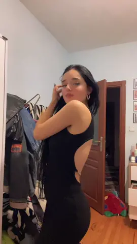 Siz demeden söyliyim sırt dekoltesi için aldım tabiki göstericem 